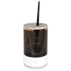 Met de PXP Elektrische Penselen Reiniger CE reinig je de schminkpenselen snel, eenvoudig en professioneel.